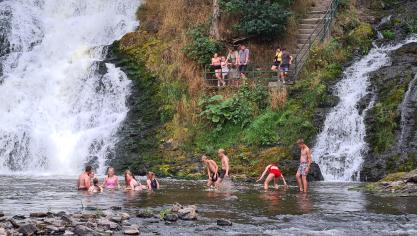 <p>Am Wasserfall in Coo ist es derzeit noch möglich, sich abzukühlen.</p>