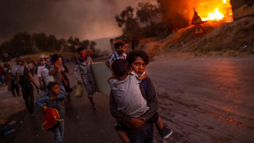 <p>Als das griechische Flüchtlingslager Moria abbrannte, war Fotograf Angelos Tzortzinis vor Ort – und hielt das Leiden der Kinder fest.</p>